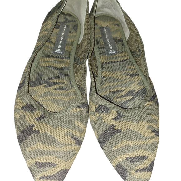 Steve Madden Women's Camouflage Flats size 8 - Picture 1 of 5